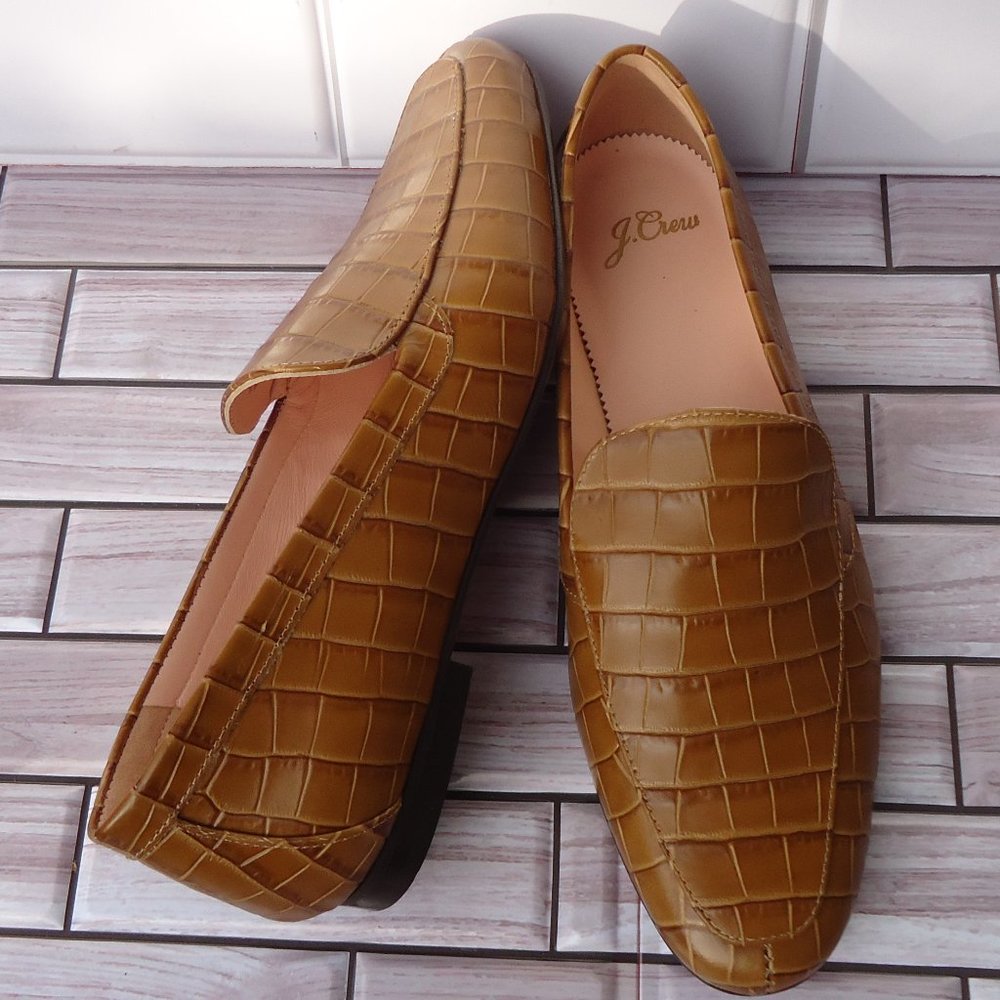 SIZE 8. NWOT. J. CREW smoking croc-embossed leather loafer shoes.